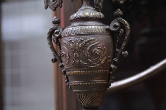 Антикварный каминный гарнитур - часы с канделябрами. "Викинги"