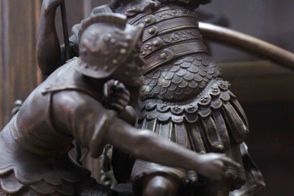 Антикварный каминный гарнитур - часы с канделябрами. "Викинги"