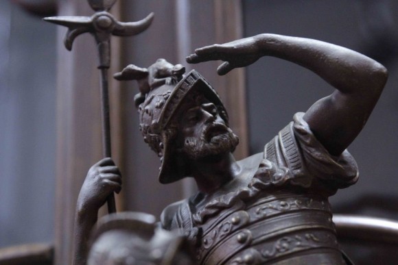 Антикварный каминный гарнитур - часы с канделябрами. "Викинги"