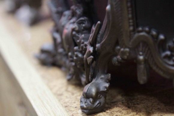 Антикварный каминный гарнитур - часы с канделябрами. "Викинги"