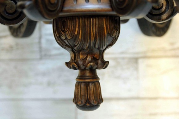 Старинная деревянная люстра с резьбой. Европа. Начало 20 века