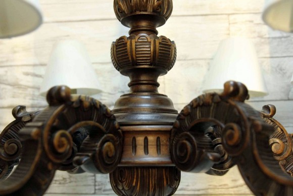 Старинная деревянная люстра с резьбой. Европа. Начало 20 века