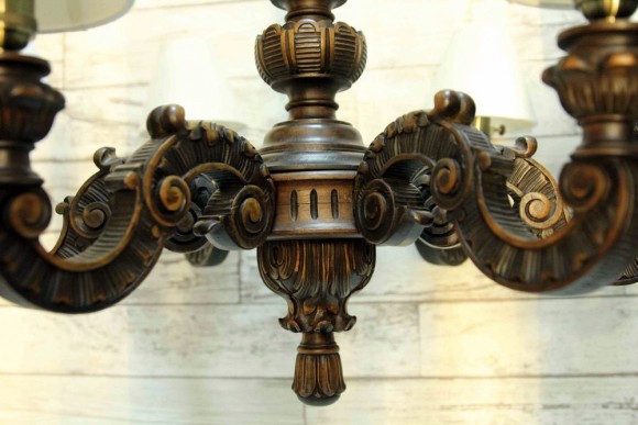 Старинная деревянная люстра с резьбой. Европа. Начало 20 века