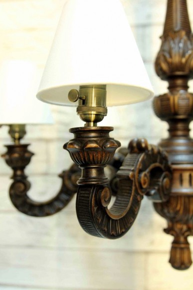 Старинная деревянная люстра с резьбой. Европа. Начало 20 века