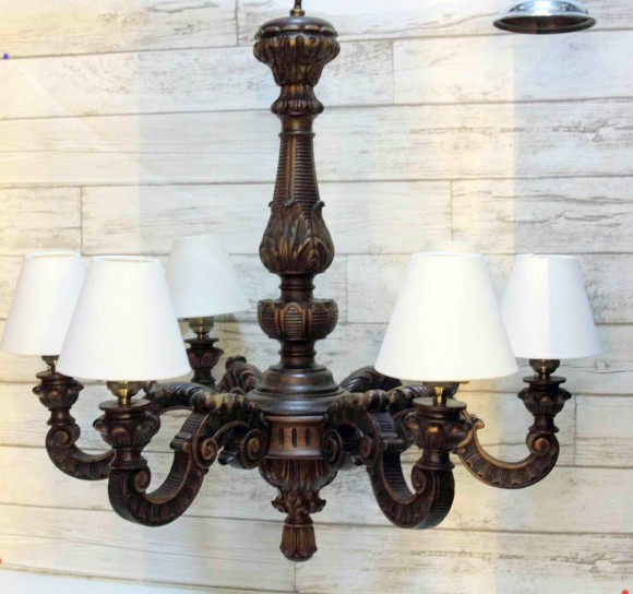 Старинная деревянная люстра с резьбой. Европа. Начало 20 века