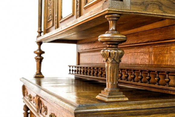 Потрясающий Антикварный буфет с инициалами и старым зеркалом