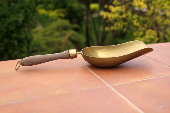 Антикварный латунный совок в патине. Удобен и красив