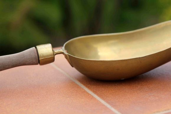 Антикварный латунный совок в патине. Удобен и красив