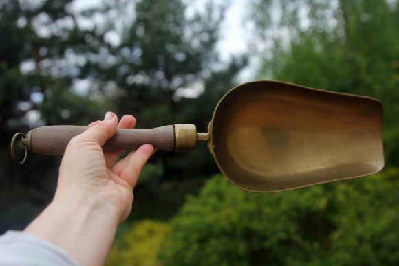 Антикварный латунный совок в патине. Удобен и красив