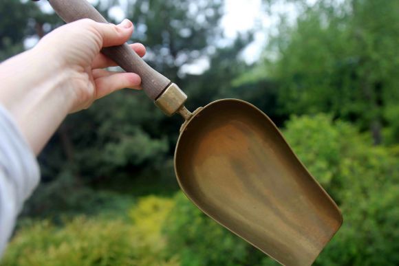 Антикварный латунный совок в патине. Удобен и красив