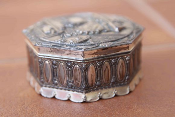 Милая шкатулка из металла ПОЦЕЛУЙ