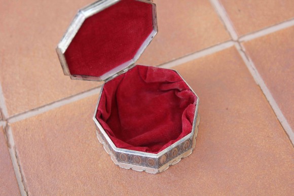 Милая шкатулка из металла ПОЦЕЛУЙ