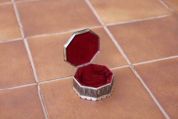 Милая шкатулка из металла ПОЦЕЛУЙ