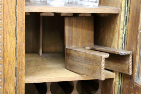 Старинный винный шкаф после реставрации