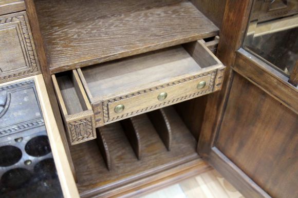 Старинный винный шкаф после реставрации