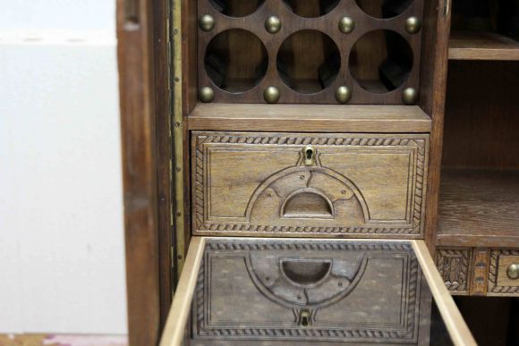 Старинный винный шкаф после реставрации