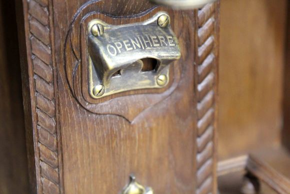 Старинный винный шкаф после реставрации