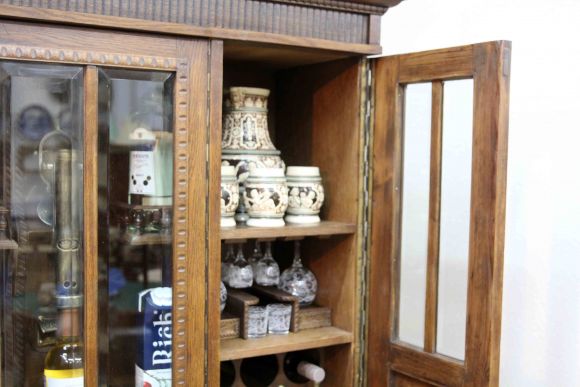 Старинный винный шкаф после реставрации