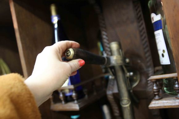 Старинный винный шкаф после реставрации