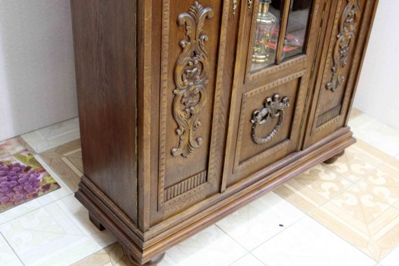 Старинный винный шкаф после реставрации
