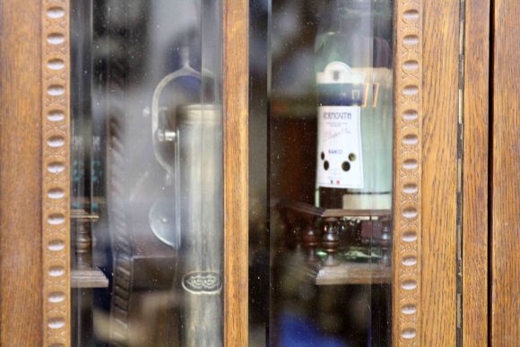 Старинный винный шкаф после реставрации