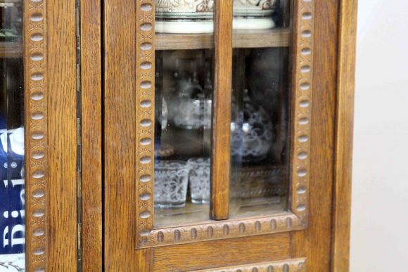 Старинный винный шкаф после реставрации