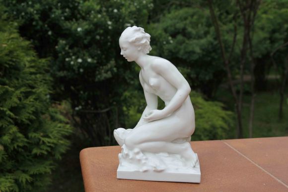 Обнаженная девушка с рыбой КПМ KPM Berlin