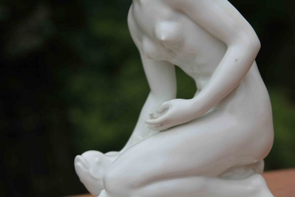 Обнаженная девушка с рыбой КПМ KPM Berlin