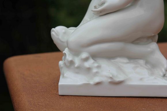 Обнаженная девушка с рыбой КПМ KPM Berlin