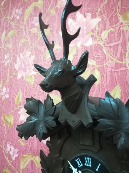 Деревянные резные часы "Охота". Винтаж. Европа. Массив