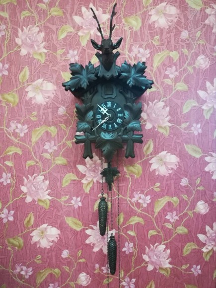 Деревянные резные часы "Охота". Винтаж. Европа. Массив