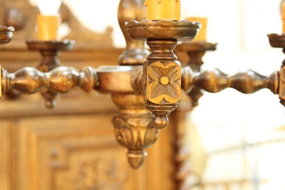 Деревянная люстра из массива после реставрации