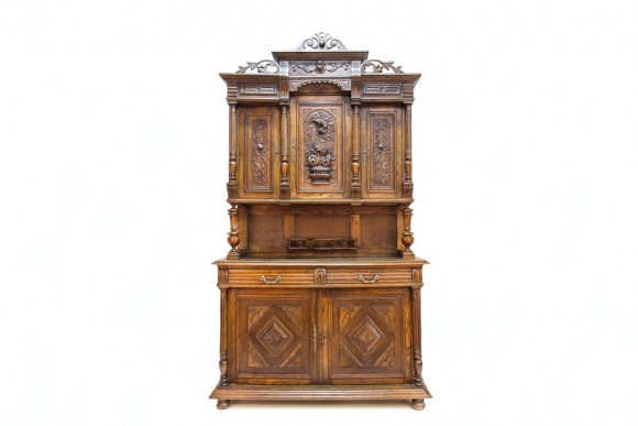 Потрясающий дубовый буфет с античным мотивом и резьбой