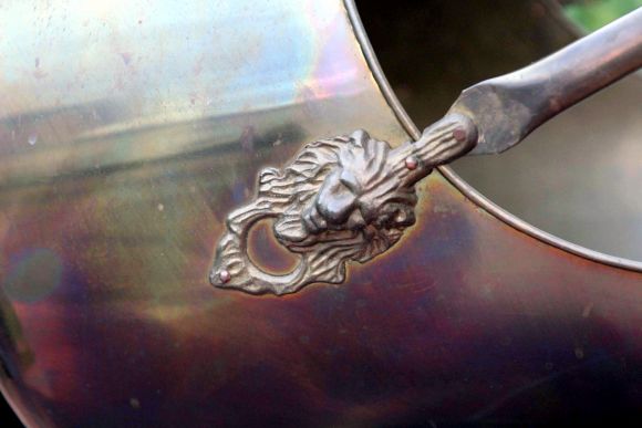 Шикарная дровница из латуни в патине. ОГРОМНАЯ