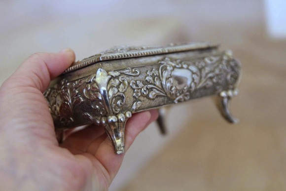 Великолепная антикварная шкатулочка для украшений