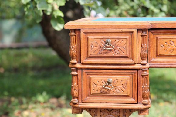 Массивный резной стол из дуба