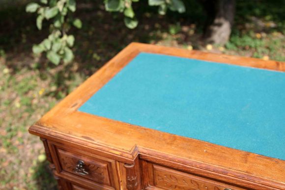 Массивный резной стол из дуба