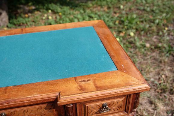 Массивный резной стол из дуба