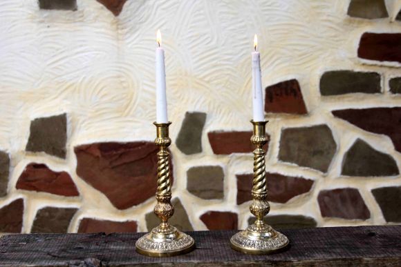 Великолепные парные подсвечники из латуни. Европейское литье