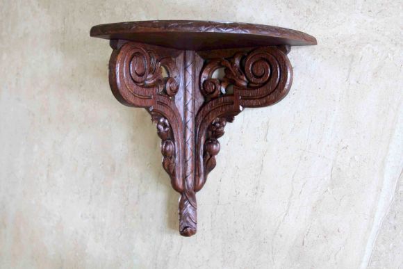 Резная угловая полочка из дуба