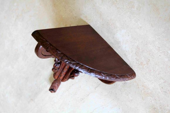  Резная угловая полочка из дуба