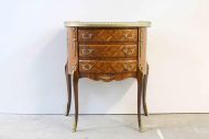Старинный комод маркетри на изящных ножках