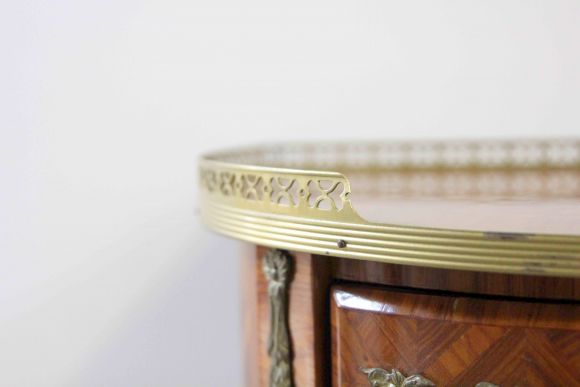 Старинный комод маркетри на изящных ножках