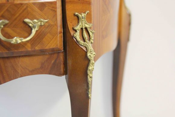 Старинный комод маркетри на изящных ножках