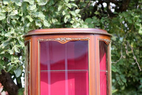 Великолепная антикварная витрина маркетри