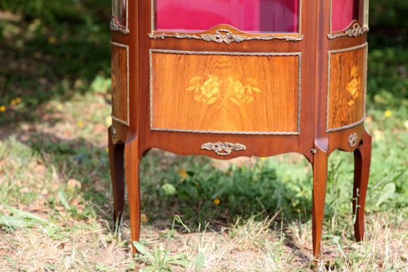 Великолепная антикварная витрина маркетри