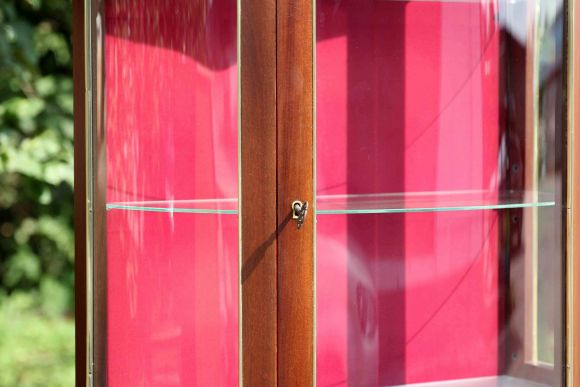 Великолепная антикварная витрина маркетри