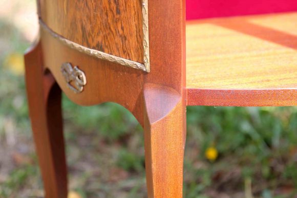 Великолепная антикварная витрина маркетри