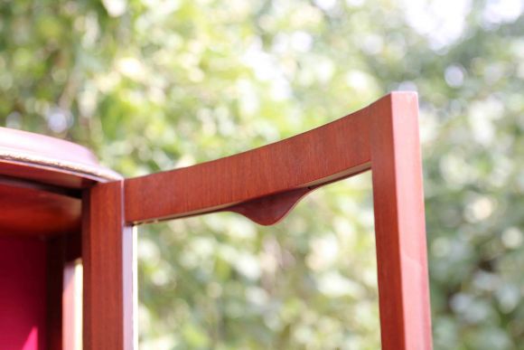 Великолепная антикварная витрина маркетри