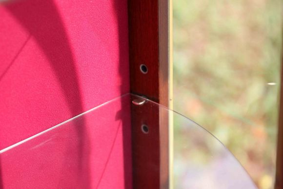 Великолепная антикварная витрина маркетри